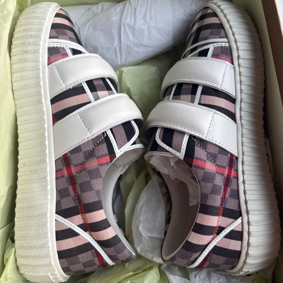 Burberry sneakers with single strap - Picture 2 of 5